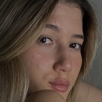 Alba Shy Desnuda