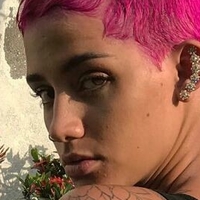 AZZY Desnuda