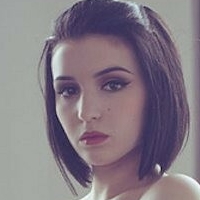 Clea De Velours Desnuda