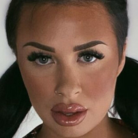 Courtney Luck Desnuda