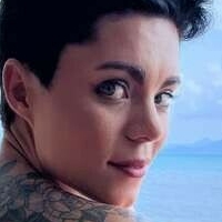 Leah And Bear Desnuda