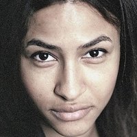 Léonie Simaga Desnuda