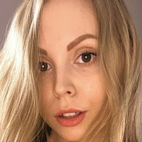Nikki Mills Desnuda