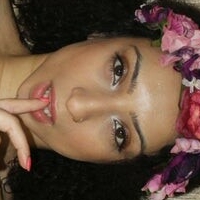 Queen Uncovered Desnuda