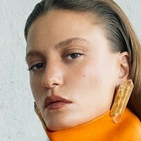 Serenay Sarıkaya Desnuda