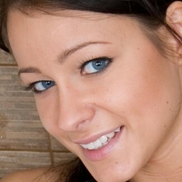Teen Dreams Desnuda