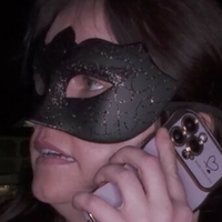 The Avery Peach Desnuda